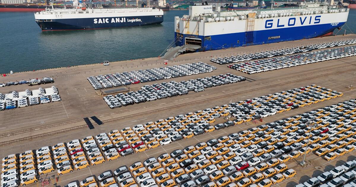 China's $1 Trillion Trade Surplus: Navigating Export Success Amid Trump's Tariff Challenges
