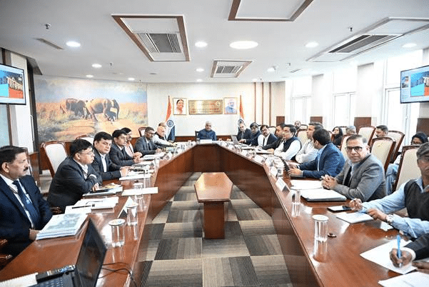 Minister Reviews Air Quality Action Plans for Ghaziabad and Noida