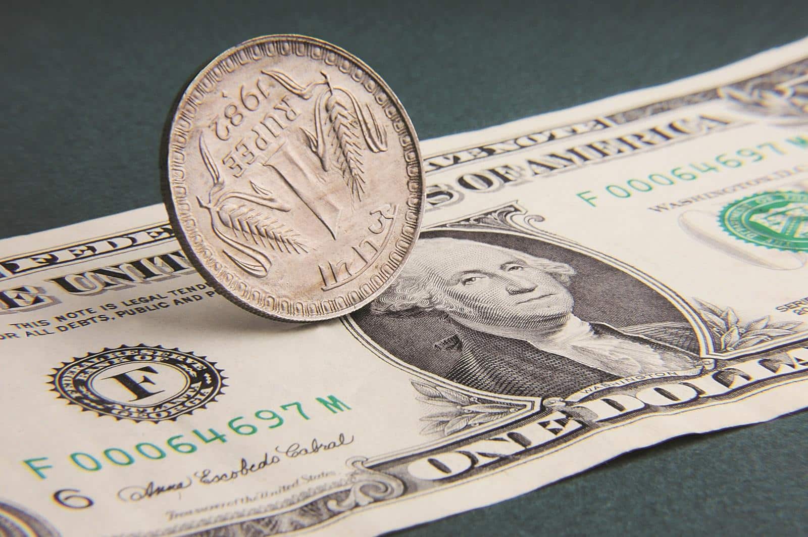 Rupee Outlook: Currency Declines to 89.53 Against US Dollar Amid Slowing Manufacturing and Industrial Growth