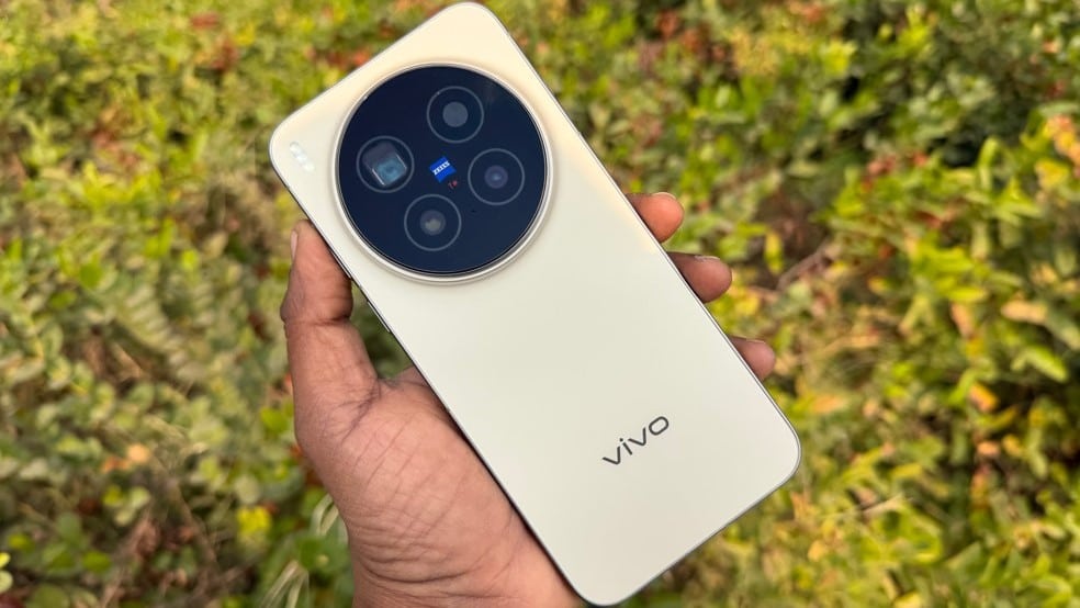 Top 5 Smartphones with Exceptional Camera Technology in 2025: Vivo X300 Pro, iPhone 17 Pro, and More