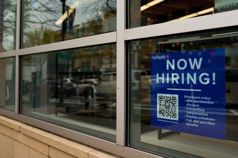 US Labor Market Update: Jobless Claims Rise to 236,000 as Federal Reserve Highlights Hiring Challenges