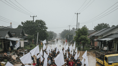 Indonesians Wave White Flags in Protest Amid Frustration Over Delayed Flood Relief Efforts
