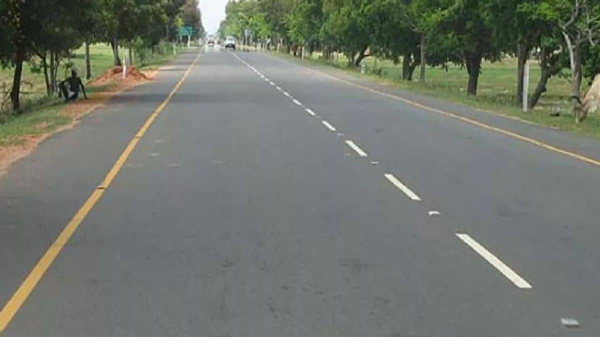 CAQM Inspects Noida Roads for Dust Control Efforts