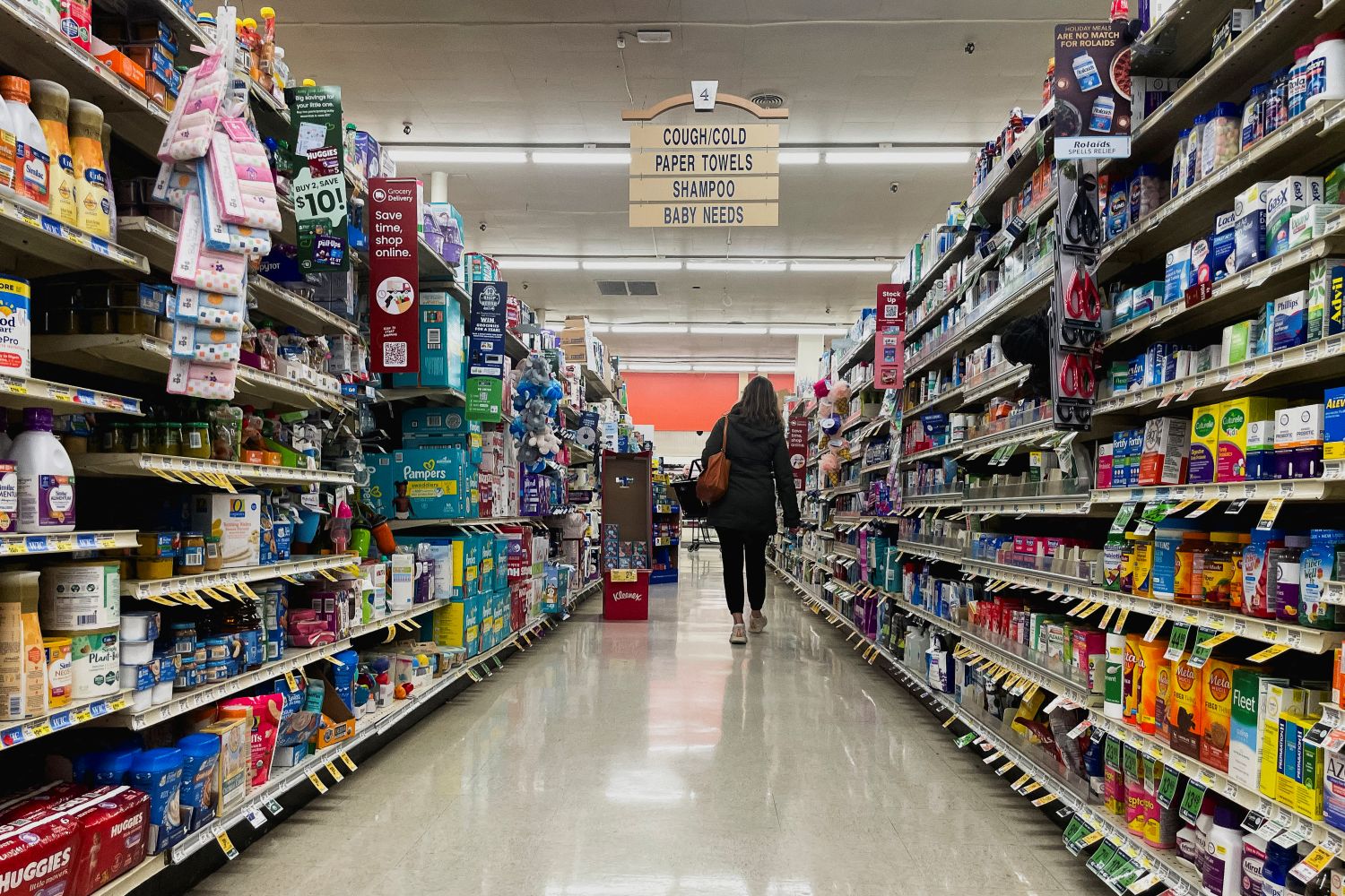 US Retail Sales Increase 0.6% in November Amid Holiday Spending Surge; Wholesale Inflation Remains Stable