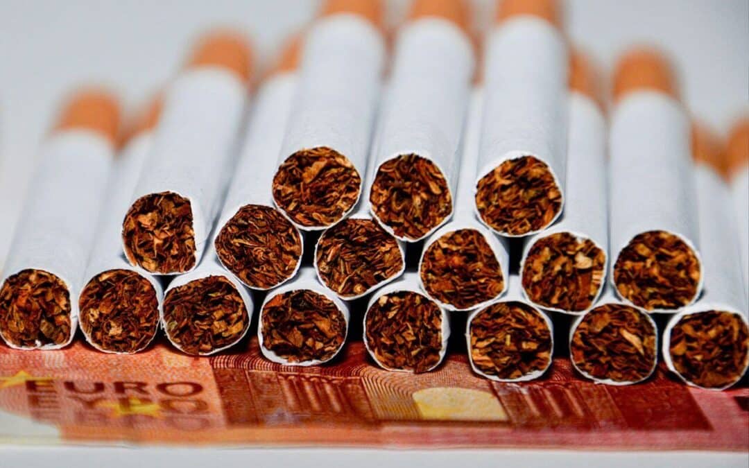 smoking vape vs cigarette Vaping vs Smoking smoking vape vs cigarette Vaping vs Smoking