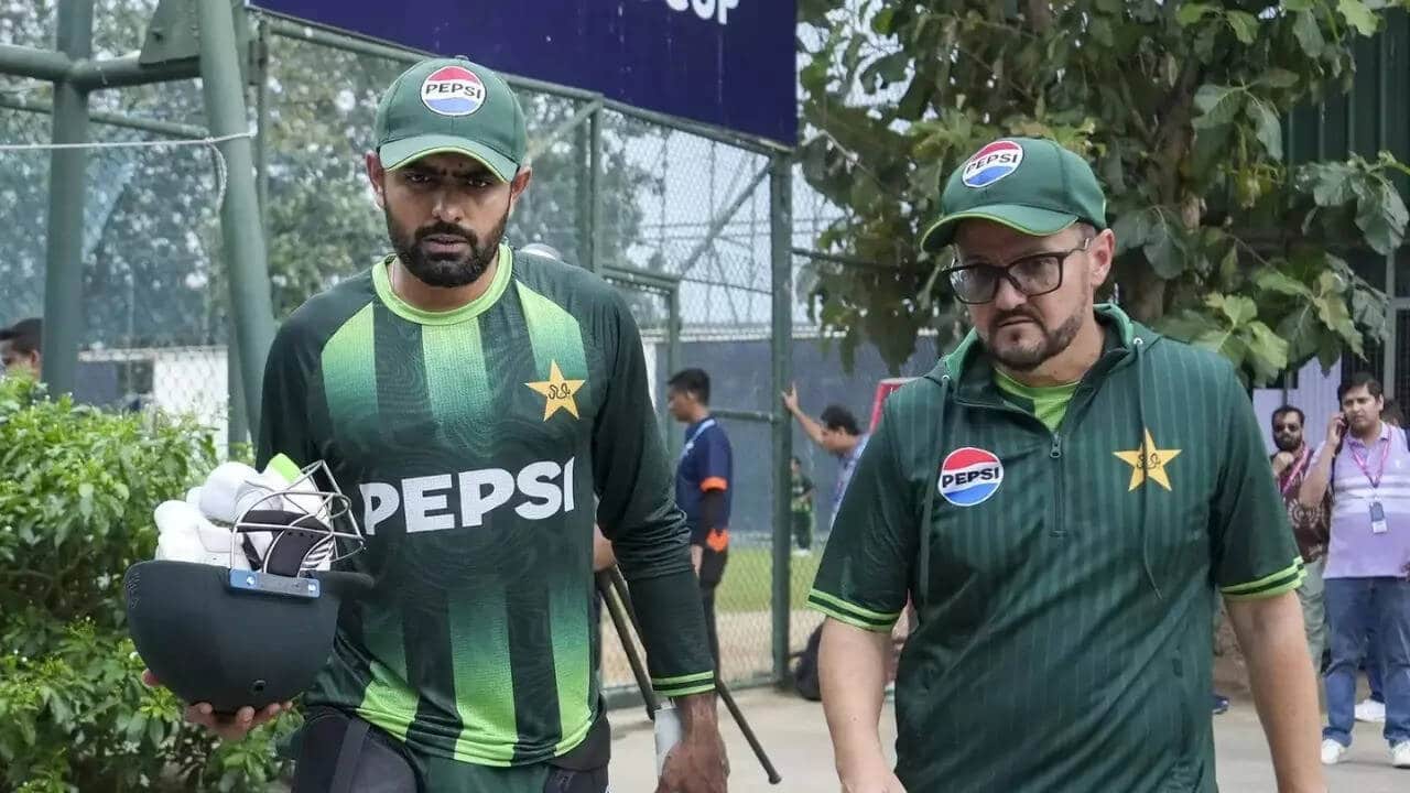 Mike Hesson Discusses Babar Azam's Strike Rate, Salman Ali Agha's Rift, and Shaheen Afridi's Exclusion