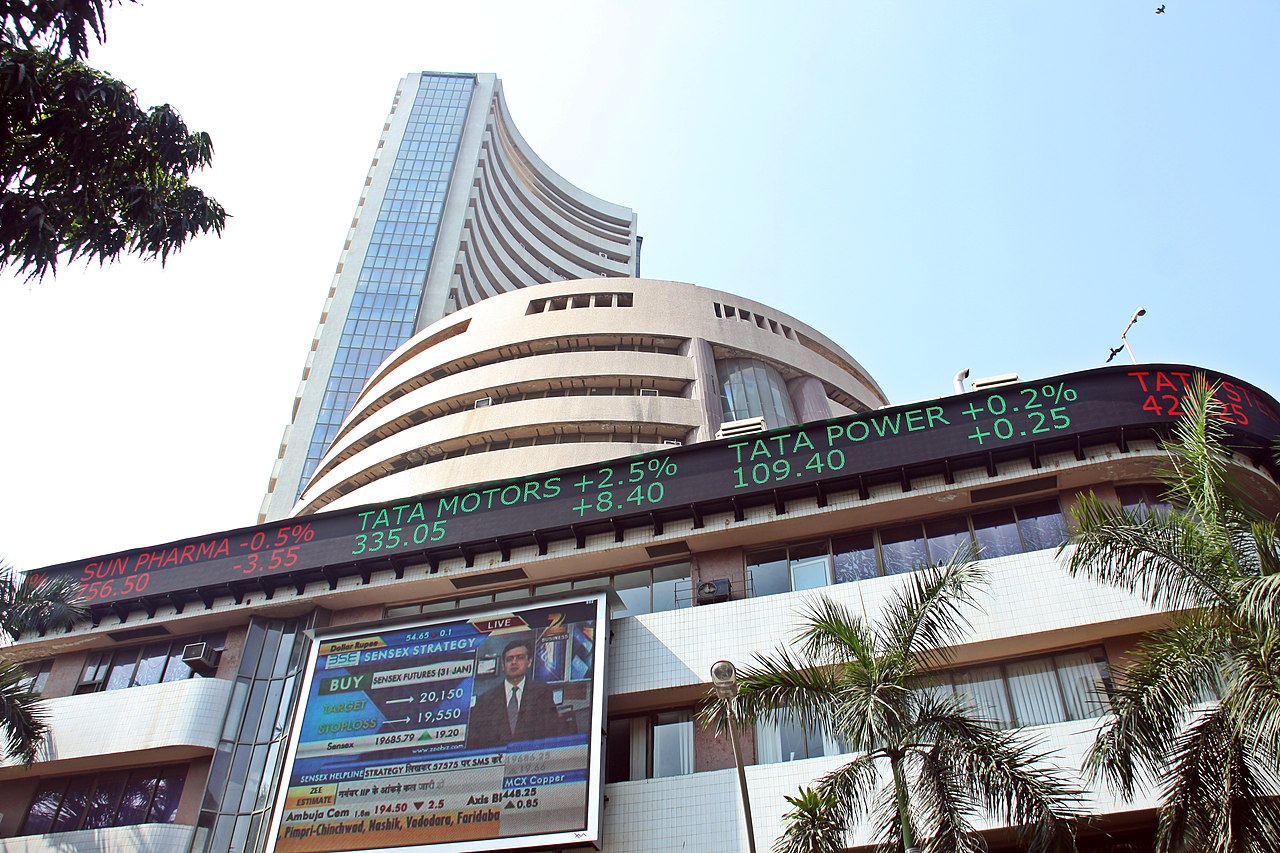 Stock Market Update: Nifty50 Surpasses 25,500 as BSE Sensex Gains Over 400 Points
