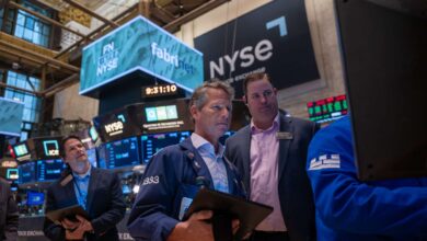 Tech Sector Faces Challenges as AMD Declines 15.7% and Software Stocks Weigh on US Markets