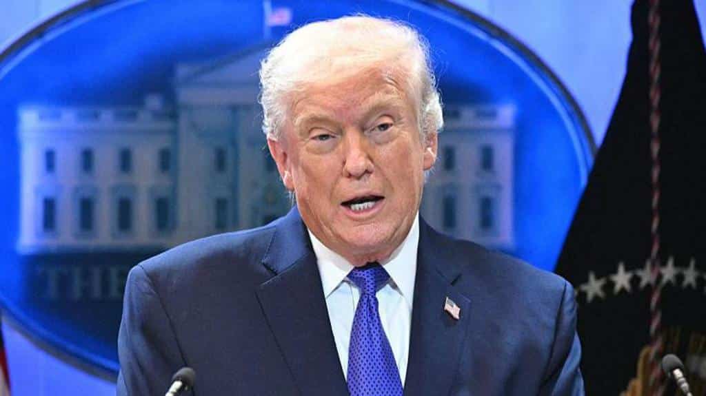 Trump's 'Guardian' Fee: Costs for Supertankers Navigating the Strait of Hormuz