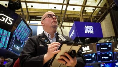 US Markets Update: Wall Street Opens Mixed with Tech Stocks Weighing on Indices