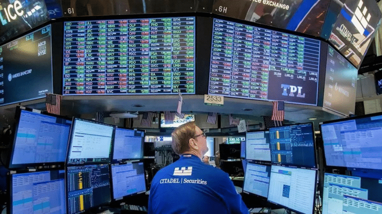US Stocks Stabilize as Wall Street Recovers from AI Sell-Off, Boosted by Chip Deal