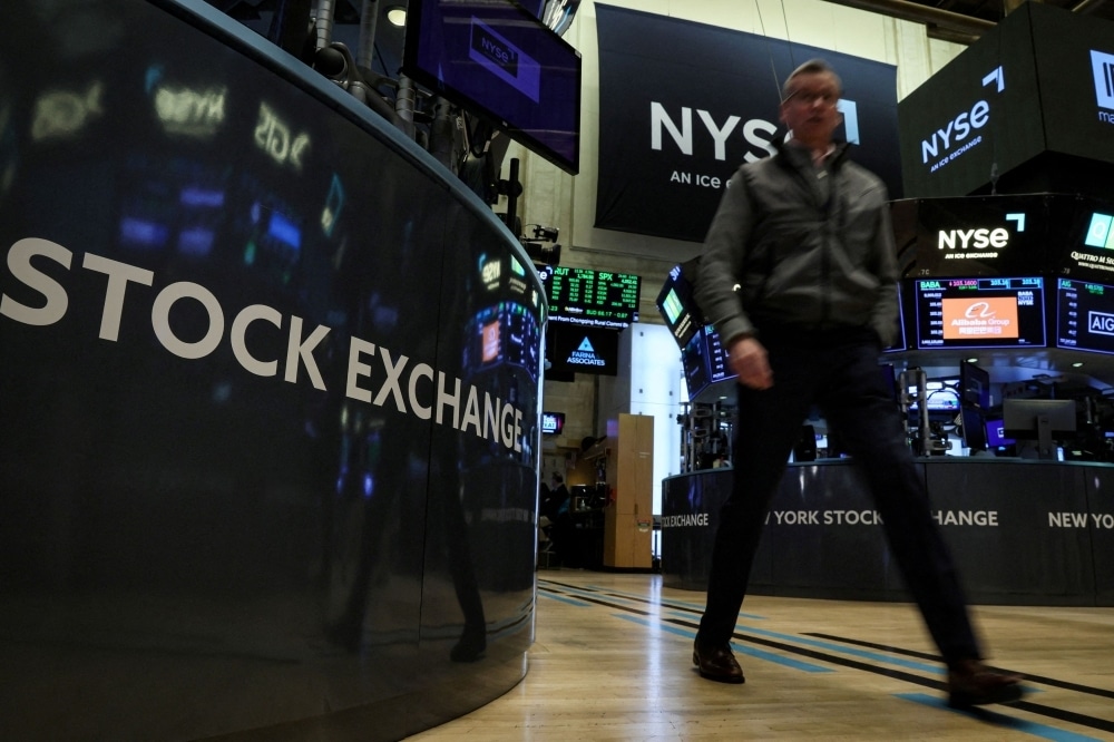 US Stocks Update: S&P 500 and Dow Dip as Global Market Rally Loses Momentum