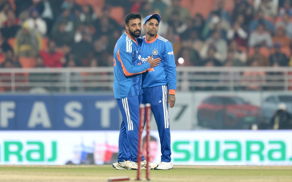 Amit Mishra Critiques Varun Chakravarthy's Strategy at T20 World Cup