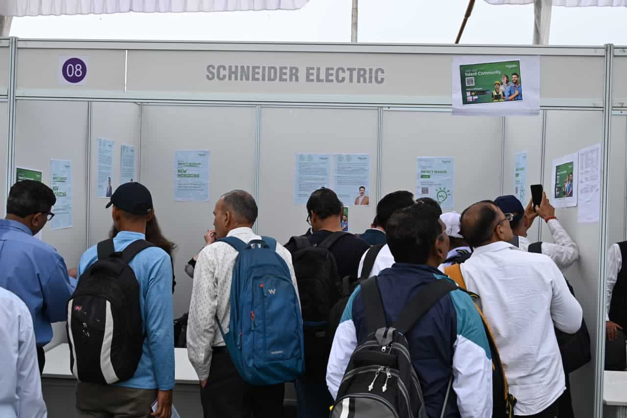 Ex-Servicemen Job Fair Connects Veterans with 1,290 Career Options