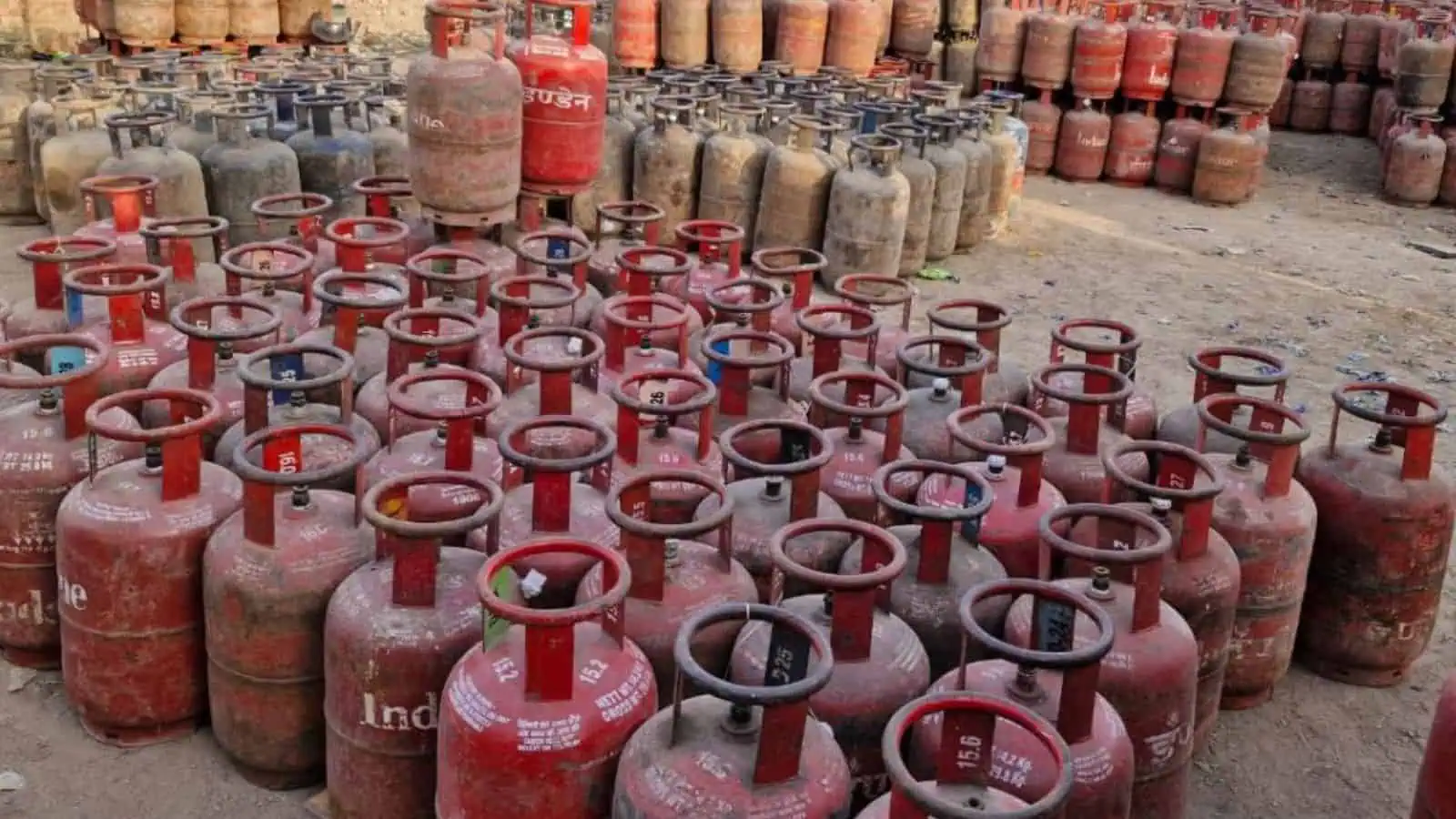 LPG Crisis: Government Urges States to Accelerate Transition to PNG Due to Hormuz Supply Disruption