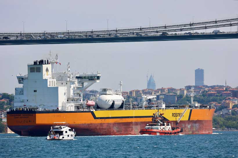 Russian Oil Ships Navigate to India Amid Middle East Supply Disruptions, Reports Indicate