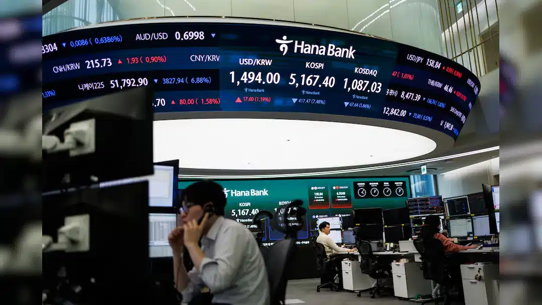 Asian Stock Markets Decline: HSI, Kospi, and Nikkei Drop Over 1% Amid Rising Middle East Tensions; Singapore Remains Steady