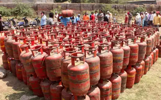 Government Urges States to Increase Daily Supply of 5-kg LPG Cylinders for Migrant Workers Amid No Reported Shortages