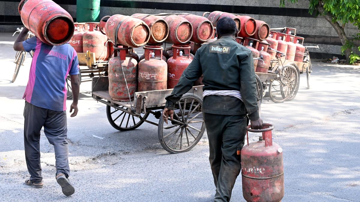 India's LPG Consumption Declines 13% in March Due to Middle East Supply Disruptions