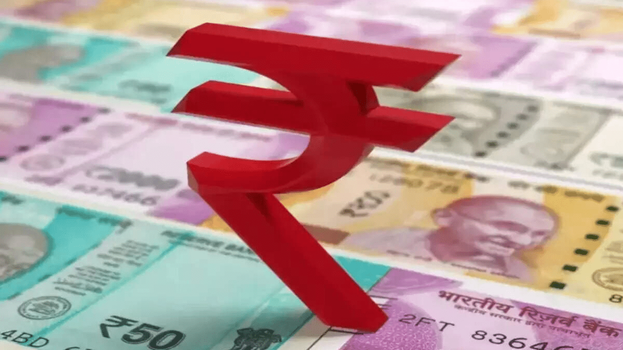 Rupee Strengthens: Currency Gains 33 Paise to Reach 92.85 Against US Dollar