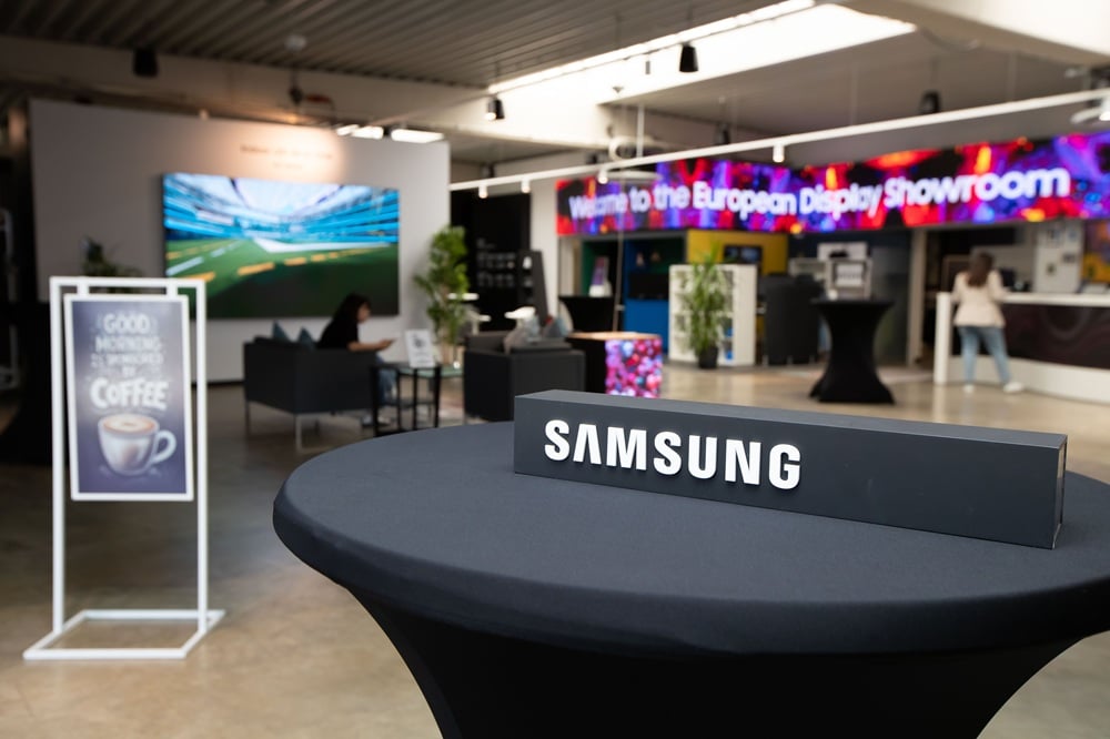 Samsung Leverages AI and 3D Displays to Transform Business Customer Experience