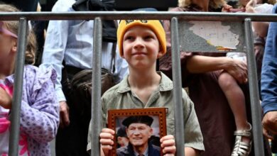 Taking your child to an Anzac service? Prepare for loud noises and big questions