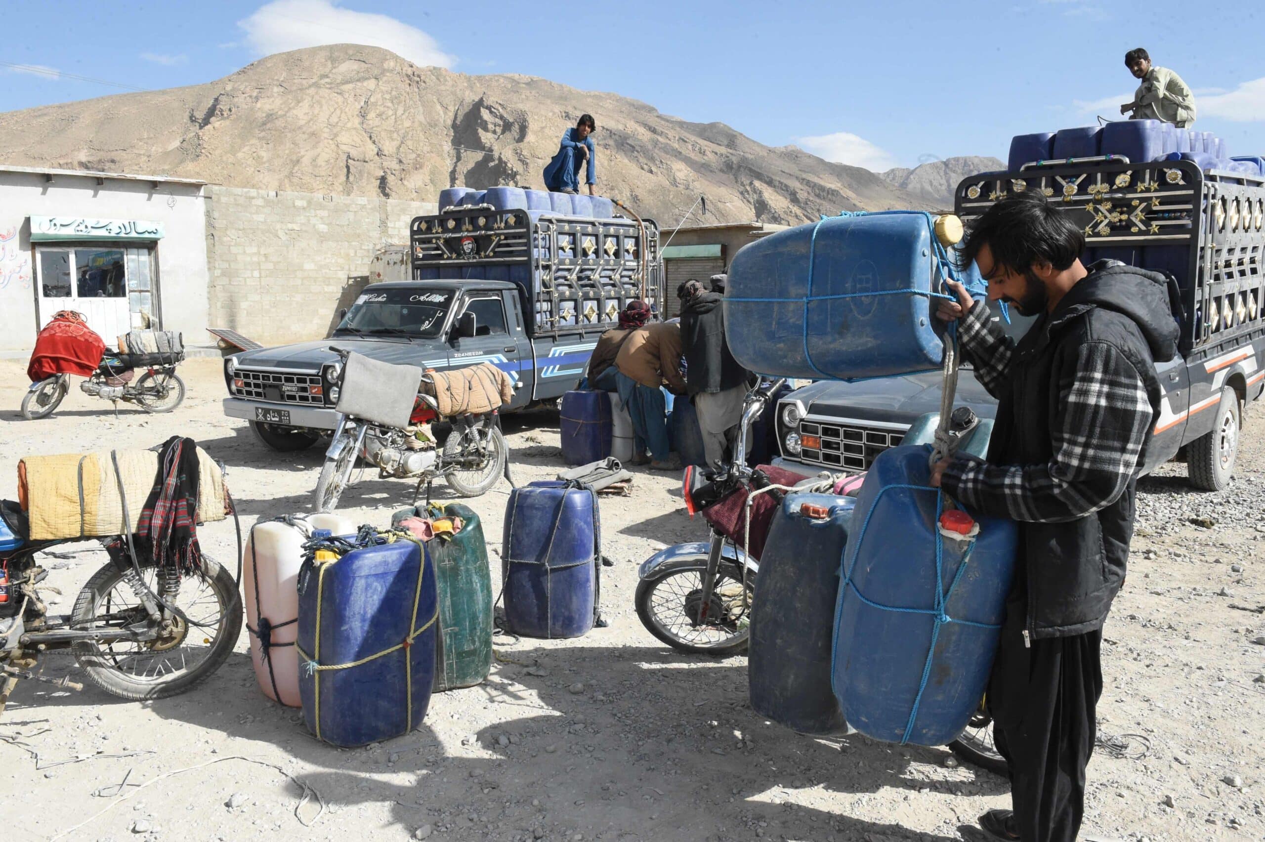 Bikers Navigate Intense Heat and Conflict to Smuggle Iranian Fuel into Pakistan