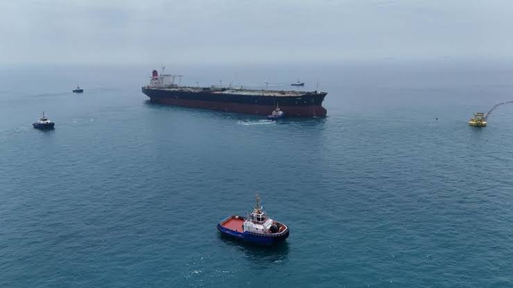 Crude Oil Prices Decline Towards $70 as Tankers Resume Operations in Hormuz Following US-Iran Peace Agreement