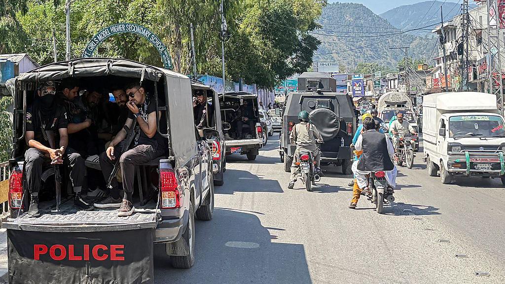 Deadly Clashes Claim 15 Lives as Thousands Rally in Pakistan-administered Kashmir