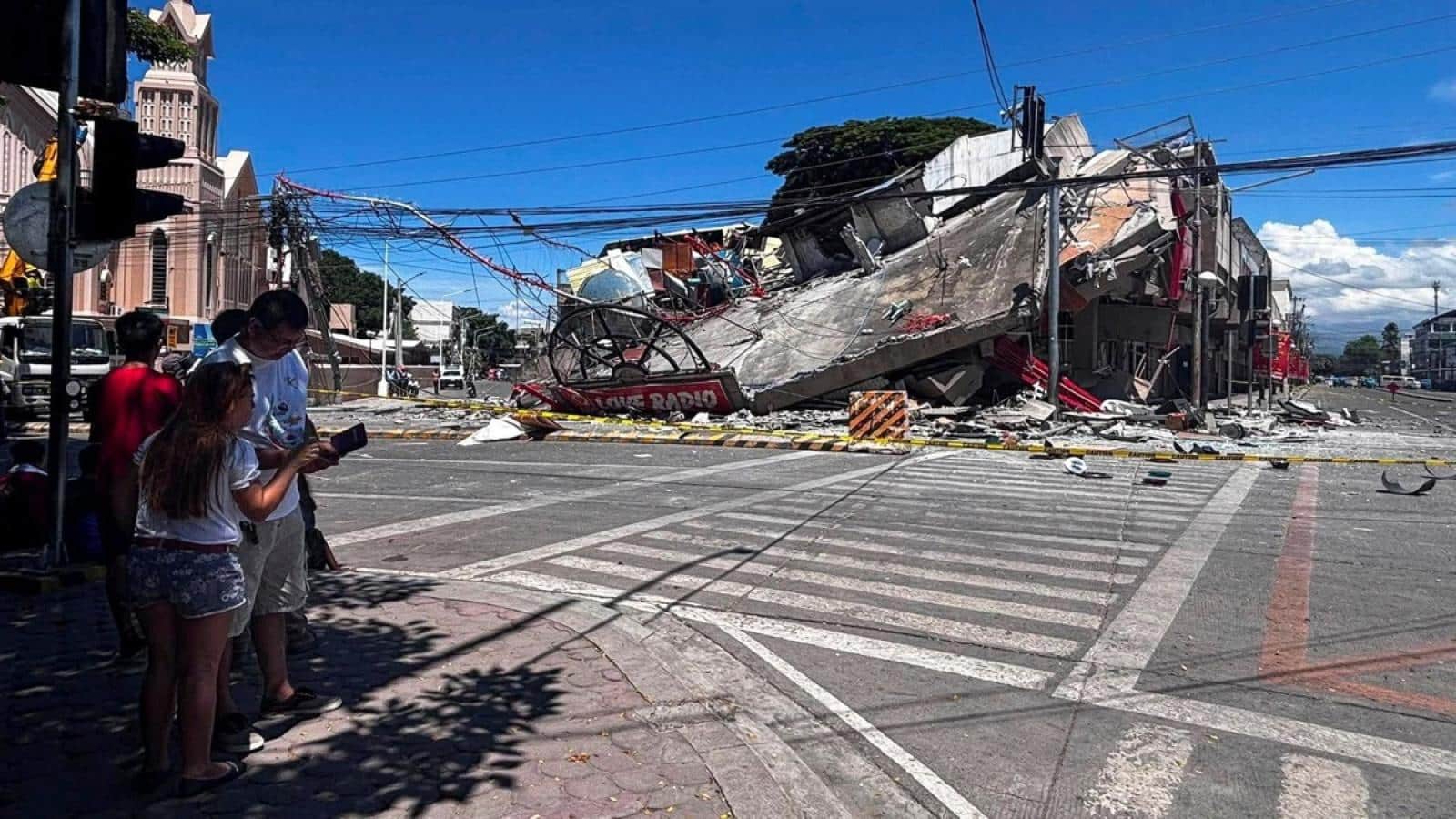 Devastating Earthquake Claims 19 Lives in Southern Philippines