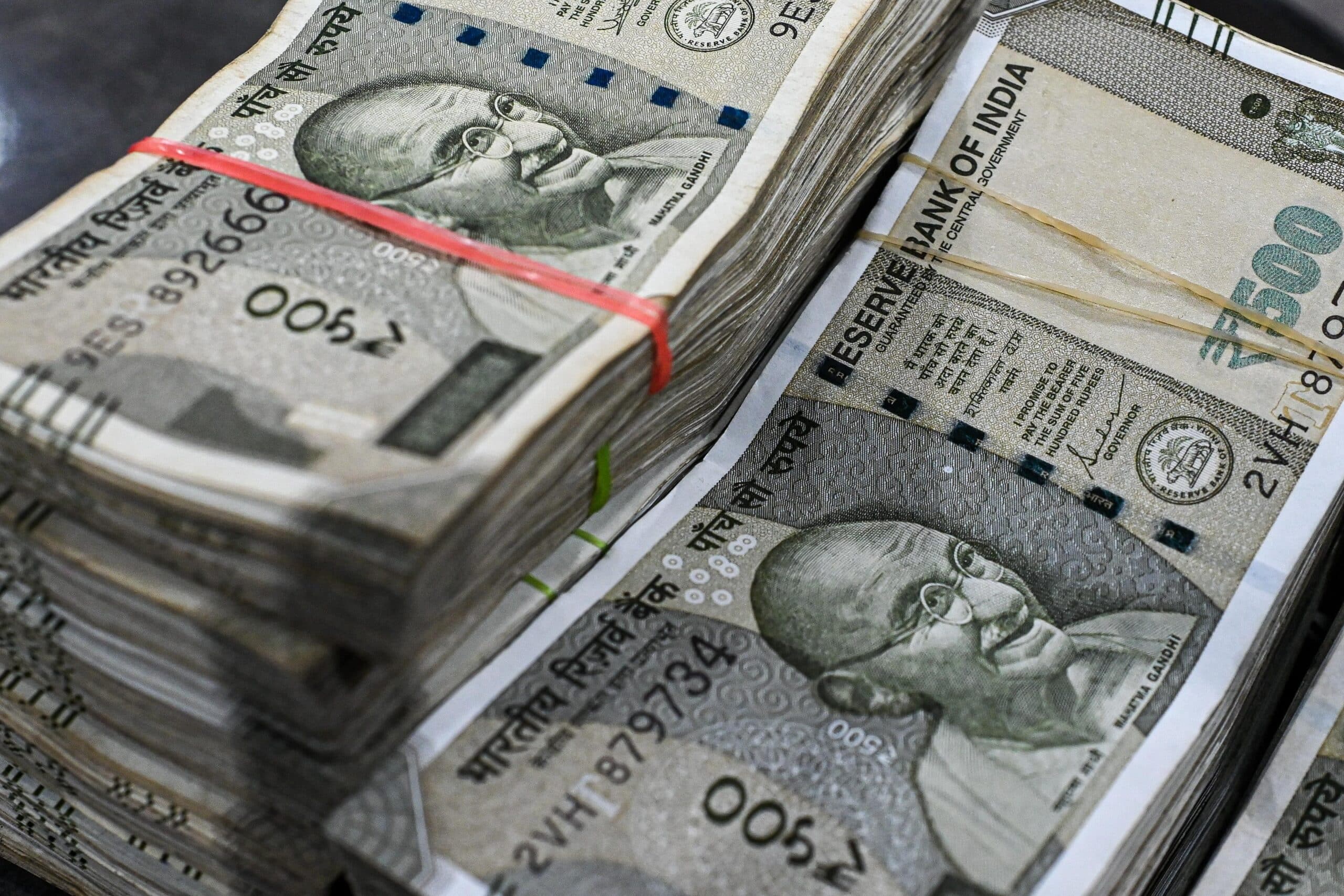 Rupee Strengthens by 20 Paise, Closing at 95.41 Against US Dollar