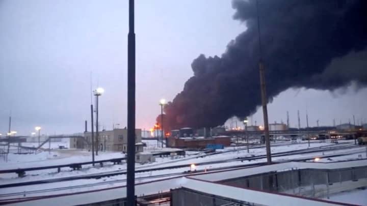 Russia Acknowledges Decline in Oil Production Amid Ongoing Attacks on Refineries in Ukraine