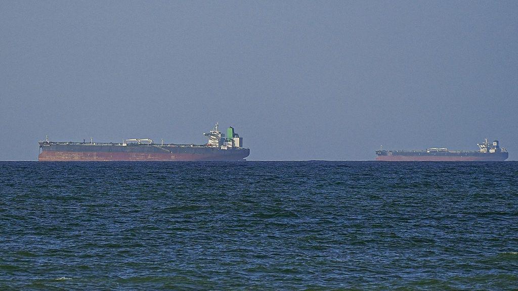 Why Crude Oil Prices Aren't Surpassing $200: Iran and Gulf States Navigate Hormuz Blockade for Oil Transport