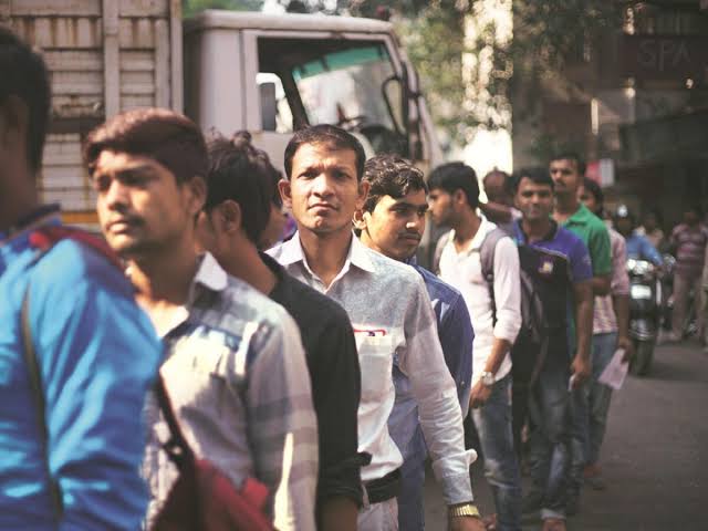 Challenges for Fresh Graduates: The Indian IT Sector Faces Job Cuts and Onboarding Delays