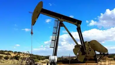 Disruptions in the Strait of Hormuz: State-Run Refiners Halt Iraqi Oil Lifting Amid US-Iran Tensions