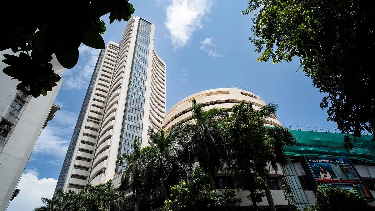 Foreign Investors Make Strong Comeback with Significant Inflows in Financial Sector During Mid-June