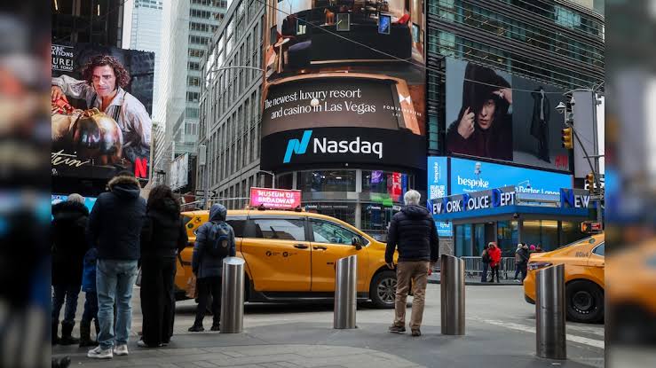 Wall Street Rises as AI Stocks Recover; Nasdaq Sees Gains