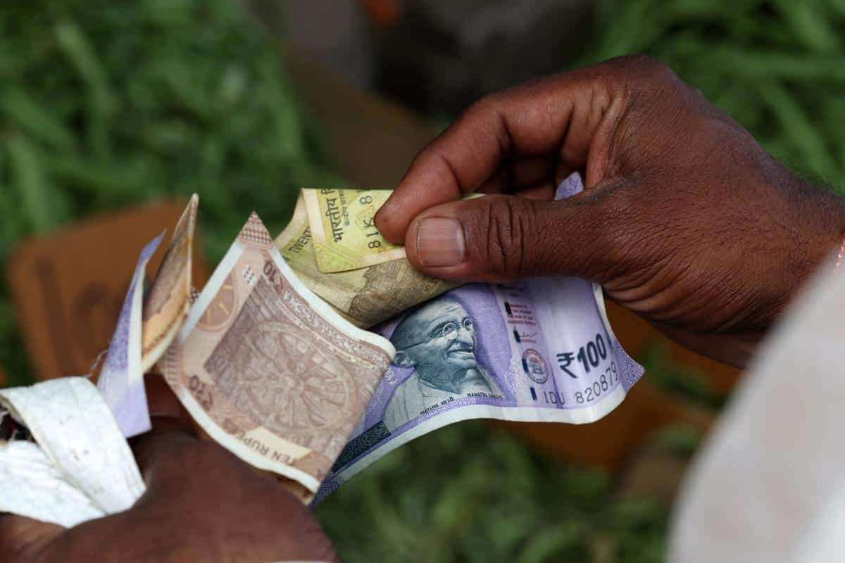 India Relaxes Rupee Trade Regulations, Offering Exporters a New Option Beyond Dollar Settlements