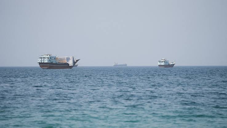 Oil Prices Decline as US Considers 'D-Day' Iran Sanctions; Focus on Strait of Hormuz Shipping Risks