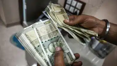 Rupee Declines 13 Paise to 95.56 Amid Rising Crude Prices and Strengthened Dollar from Fed Hike Expectations