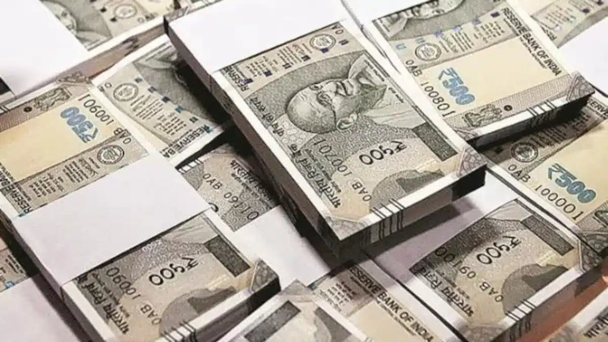 Rupee Strengthens Further, Opening 9 Paise Higher Against the US Dollar