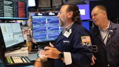 Global AI Stocks Experience Decline Amid Investor Concerns Over Rapid Development Warnings