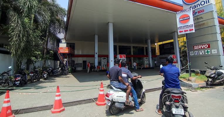 Government-Owned Fuel Retailers Face Losses of Rs 5 per Litre on Petrol and Rs 23 on Diesel