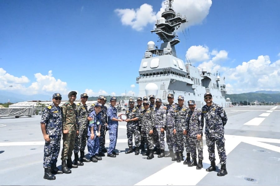 INS Sahyadri and INS Kulish Excel at Maritime Security Drill in Philippines