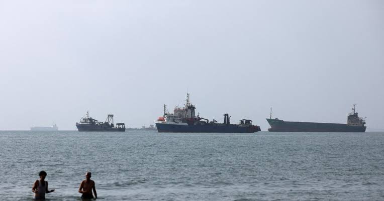 Oil Prices Decline 2% Amid US-Iran Conflict Resolution Efforts and Ongoing Saudi Supply Concerns