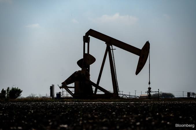 Oil Prices Decline as Saudi Arabia Reopens Major Pipeline; Traders Optimistic About US-Iran Negotiations