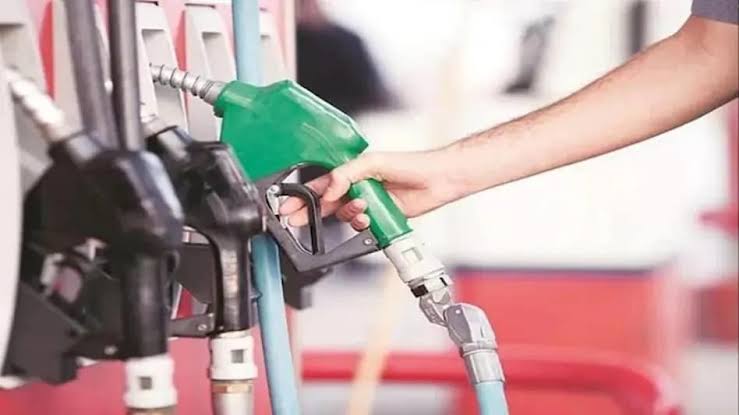Petrol and Diesel Margins Expected to Rise in Q2 FY27, While LPG Losses May Limit OMC Gains: Report
