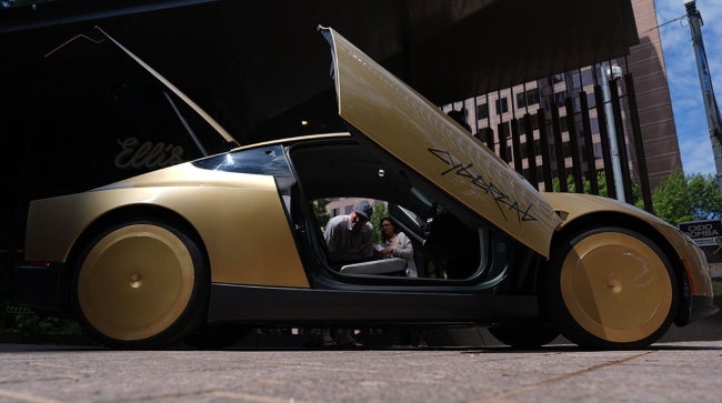 Tesla's Wheel-Free Cybercabs Under US Safety Investigation Following Launch