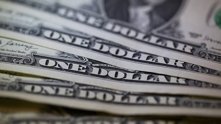 Dollar Reaches 17-Month Peak: Greenback on Track for Three-Week Winning Streak
