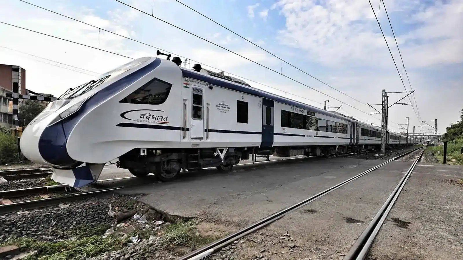 Indian Railways Unveils New 24-Coach Vande Bharat Sleeper Train with Pantry Car, Outshining Rajdhani Express Features